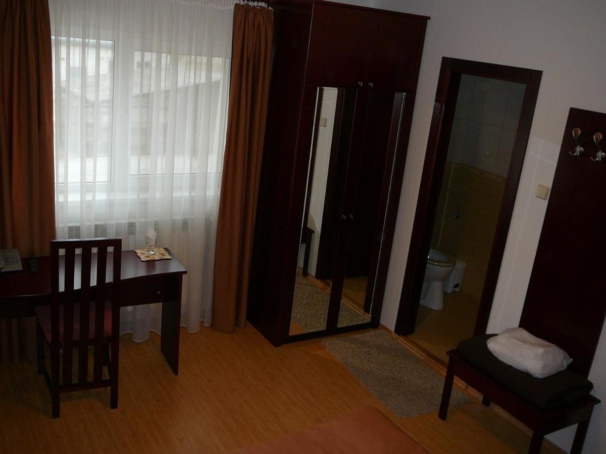 Гостевой дом Casa iRMA - Rooms for rent Бакэу-5
